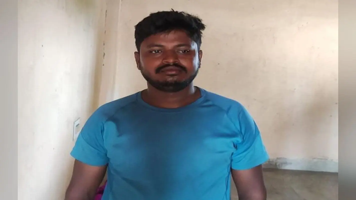 झारखंड : रामगढ़ के पतरातू में पुलिस पर गोली चलाने के आरोपी बॉबी साव लोहरदगा से गिरफ्तार, अन्य की तलाश जारी