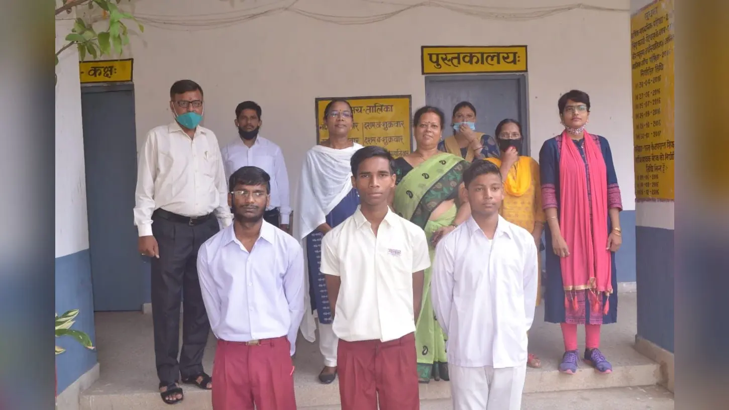 आकांक्षा-40 : मजदूर के बेटे ने किया झारखंड टॉप, आईआईटी करना चाहता है अनिल