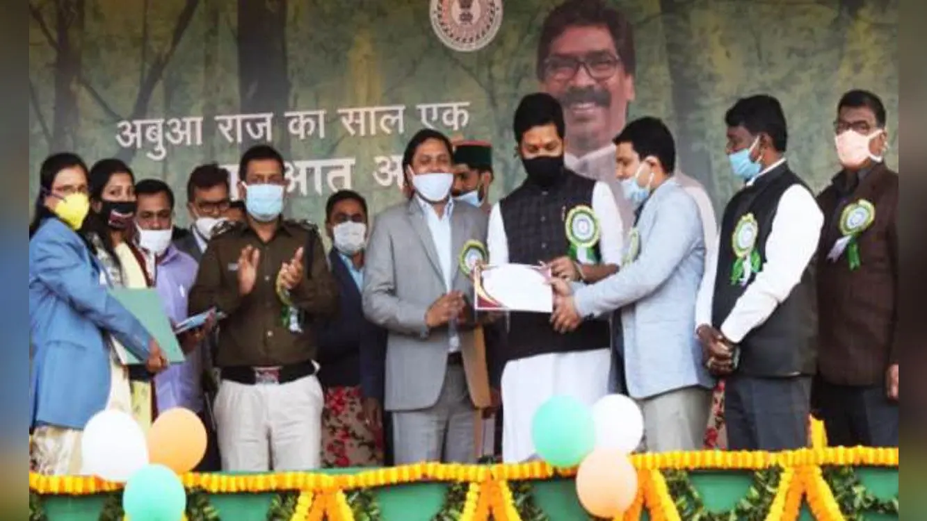 Jharkhand Government 1 Year : विकास मेले के अवसर पर बोकारो जिला प्रसाशन ने 135 कोरोना वाॅरियर्स को किया सम्मानित