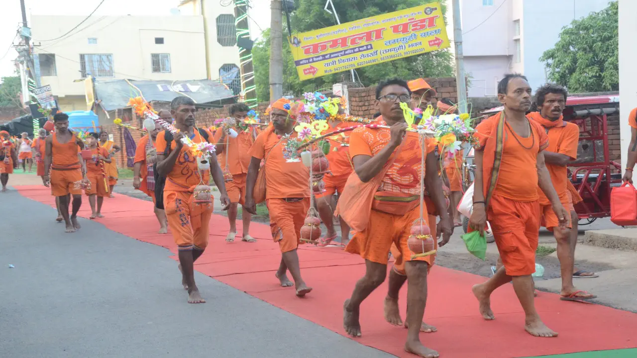Sawan 2023: सावन माह की कावड़ यात्रा शुरू, नोएडा में कांवड़ियों के लिए रोडवेज डिपो ने की विशेष तैयारियां