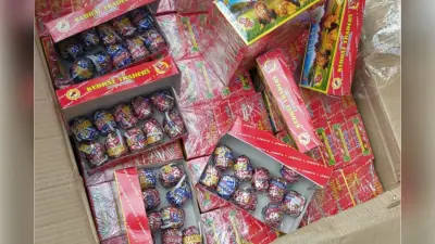 Photos : दीपवाली से पहले बड़े पैमाने पर अवैध पटाखे जब्त, तीन गिरफ्तार