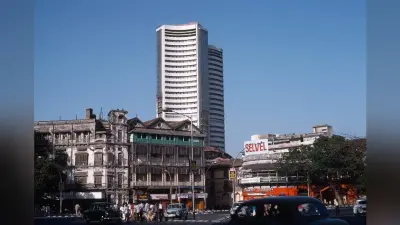कोरोना वायरस के नये वैरिएंट ने बढ़ाई चिंता, सेंसेक्स ने लगाया 1,688 अंक का गोता, मारुति- टाटा स्टील को नुकसान