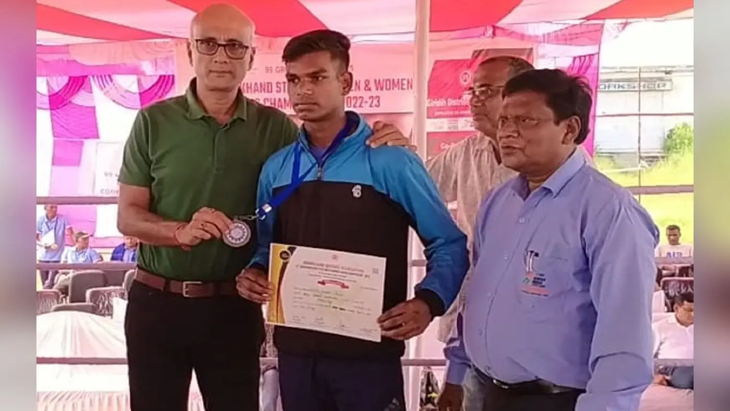 Jharkhand News: झारखंड राज्य स्तरीय मुक्केबाजी प्रतियोगिता में किसान के बेटे प्रभु ने जीता कांस्य पदक