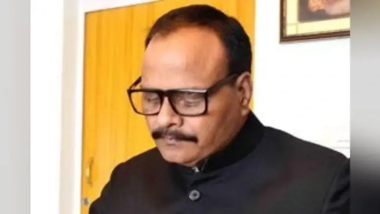 UP News: एम्बुलेंस आने में हुई देरी तो गंभीर मरीज को डिप्टी सीएम ब्रजेश पाठक ने खुद पहुंचाया अस्पताल