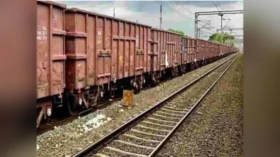 Bareilly: धड़धड़ाती आ रही ट्रेन को अचानक देख पटरी पर लेट गया युवक, ऊपर से गुजरी पूरी ट्रेन, फिर…