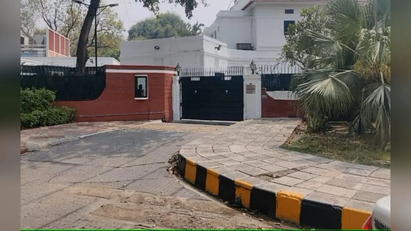 Delhi: ब्रिटिश उच्चायोग की घटाई गई सुरक्षा, तिरंगे के अपमान के बाद भारत ने उठाए सख्त कदम