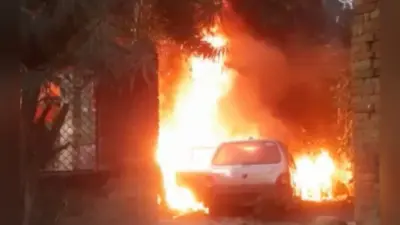 Kanpur: कानपुर में बर्रा चौकी में लगी भीषण आग, आठ गाड़ियां जलकर खाक, दमकल ने कड़ी मशक्कत के बाद पाया काबू