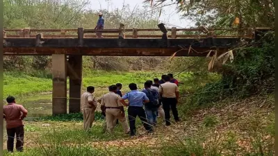 पूर्वी बर्दवान के सोदपुर माना गांव में पुल उड़ाने की साजिश नाकाम, डालडा के जार से 15 बम बरामद