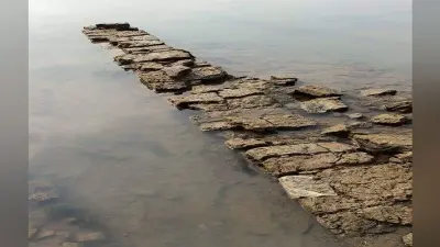 भदरिया में पौराणिक अवशेष स्थल पर युद्ध स्तर से कार्य जारी, चांदन नदी के बहाव को मोड़ने के लिए बनाया गया पायलट चैनल