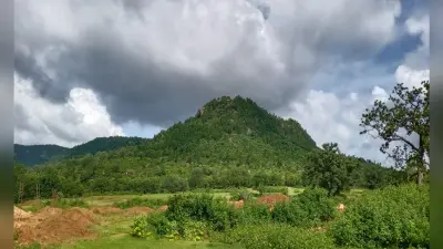 Naxal News: झारखंड के लोहरदगा में पुलिस-नक्सली मुठभेड़, गोली लगने से एक घायल, दो इनामी नक्सली अरेस्ट