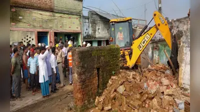 बोकारो के धनघरी गांव के 10 घरों में चला प्रशासन का बुलडोजर, जानें क्या है वजह