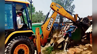 झारखंड : धनबाद के कुमारधुबी में 39 घरों पर रेलवे ने चलाया बुलडोजर, 3 घंटे में उजड़े आशियाना
