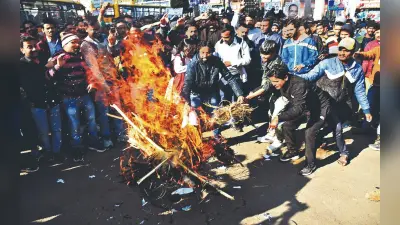 झारखंड में छात्रों ने CM हेमंत सोरेन और शिक्षा मंत्री का फूंका पुतला, 19 दिसंबर को रांची बंद का आह्वान
