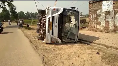 Bihar Election 2020: इलेक्शन ड्यूटी पर जा रहे सैप जवानों की बस पलटी, कई घायल, चालक फरार