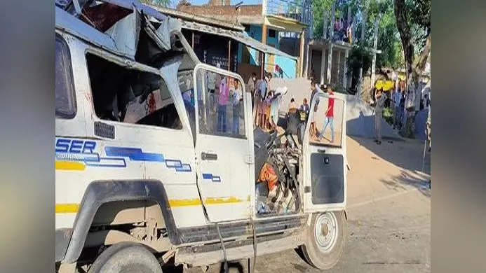 यूपी के बहराइच में सवारी गाड़ी और ट्रक की भीषण टक्कर में 5 की मौत,12 जख्मी…