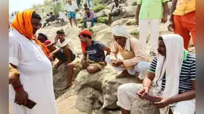 गंगा नदी में स्नान के दौरान ले रहे थे सेल्फी, गहरे पानी में डूबने से तीन युवकों की मौत
