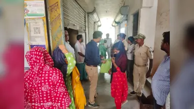 अररिया के रजोखर बाजार स्थित दुकान में छापामारी, नकली दस्तावेज बनानेवाले रैकेट का खुलासा