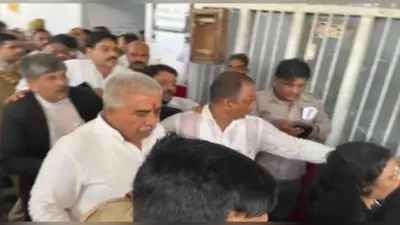 आर्म्स एक्ट में दोषी करार कैबिनेट मंत्री राकेश सचान ने किया कोर्ट में सरेंडर, 50K के मुचलके पर मिली बेल