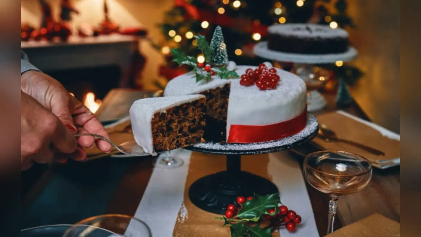 Christmas Cake Recipe: क्रिसमस गैदरिंग के लिए घर पर बनाएं डिलिशियस केक, ये है आसान रेसिपी