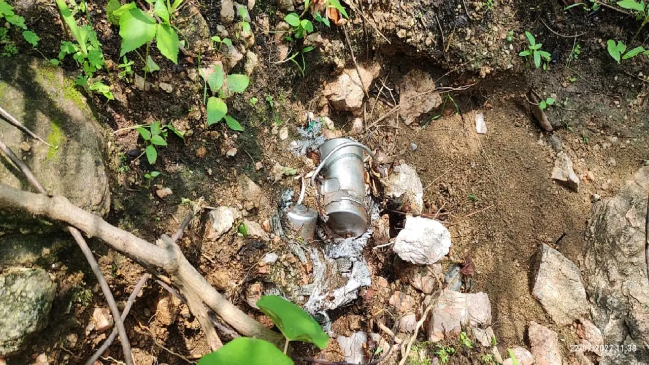 बिहार-झारखंड की सीमा पर नक्सलियों की बड़ी साजिश नाकाम, चुनाव से पहले मिला विस्फोटक