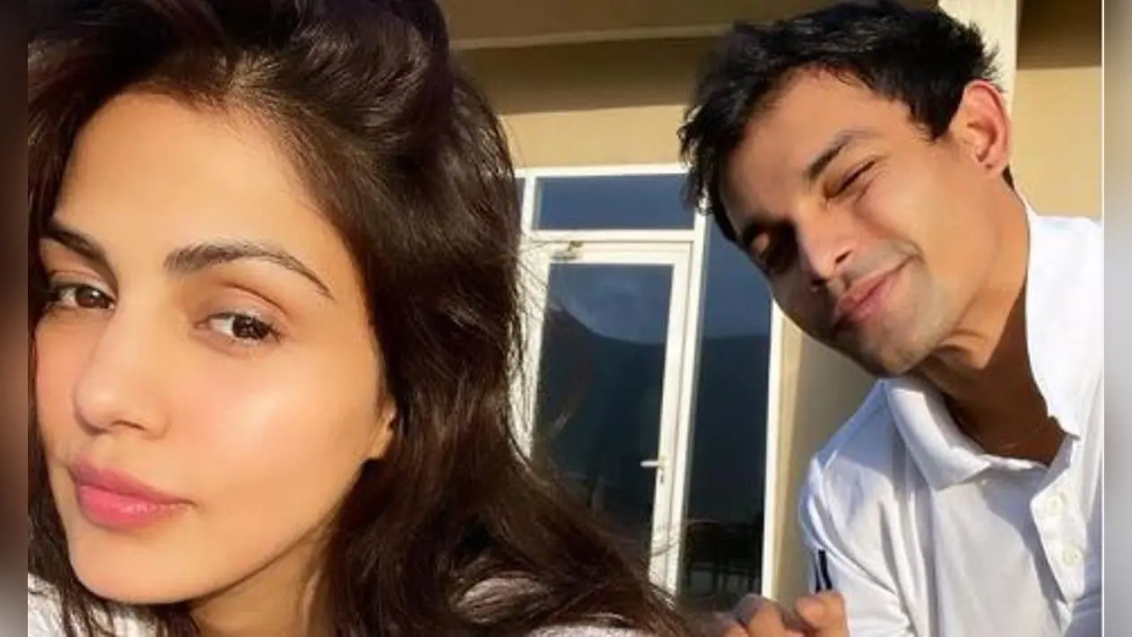 Sushant Singh Rajput के निधन के बाद रिया चक्रवती ने शेयर की भाई शौविक के साथ फोटो, फैंस ने दिया ऐसा रिएक्शन