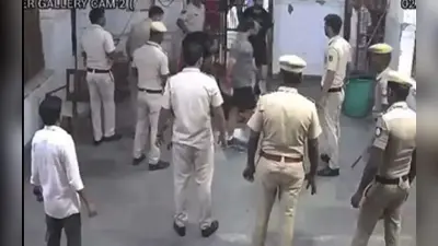 टिल्लू ताजपुरिया को अस्पताल ले जाते वक्त पुलिसकर्मियों के सामने हमलावरों ने उसे फिर पीटा, 7 पुलिसकर्मी सस्पेंड