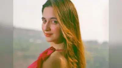 Sanjeeda Shaikh ने डीप नेक ड्रेस में दिखाई दिलकश अदाएं, इंटरनेट पर वायरल हो रही हैं तसवीरें