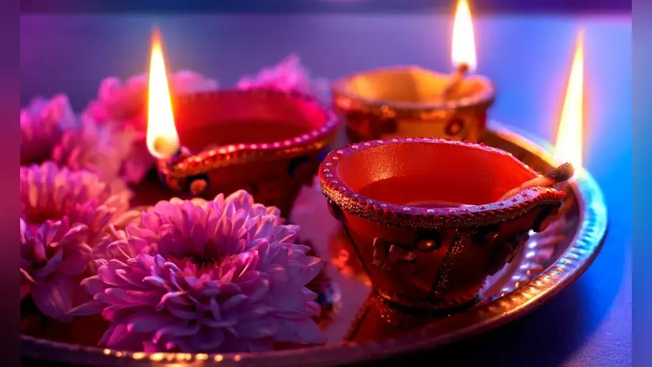 Choti diwali : घर-व्यवसाय स्थल पर तेल के दीपक जलाएं, पूजा-पाठ के बाद स्थिर धन प्राप्ति के लिए करें ये उपाय