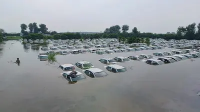 Bihar: मुंगेर में सड़क हादसा, तेज रफ्तार ट्रक से बचने के चक्कर में पोल से टकरायी कार, महिला की मौत