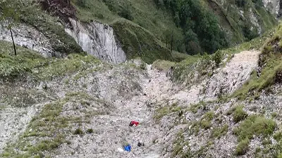 उत्तराखंड के पिथौरागढ़ में 600 मीटर गहरी खाई में बोलेरो गिरने से 9 की मौत, 2 घायल