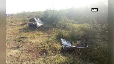 महाराष्ट्र के लातूर में भीषण सड़क हादसे में 5 लोगों की मौत, कार और बस की हुई जोरदार टक्कर