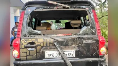 Bengal Election 2021: BJP कैंडिडेट अशोक डिंडा की कार पर हमला, TMC पर आरोप, चुनाव आयोग ने मांगी रिपोर्ट