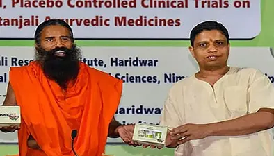 बाबा रामदेव की मुश्किलें बढ़ी, जयपुर में उनके और आचार्य बालकृष्ण के खिलाफ मामला दर्ज