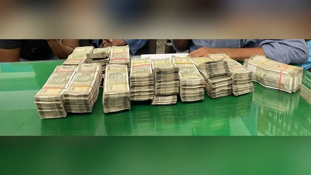 बिहार में कैश बटोरने में ज्यादा दिलचस्पी ले रहे भ्रष्ट अफसर, निगरानी की छापेमारी में इस साल 16 करोड़ जब्त