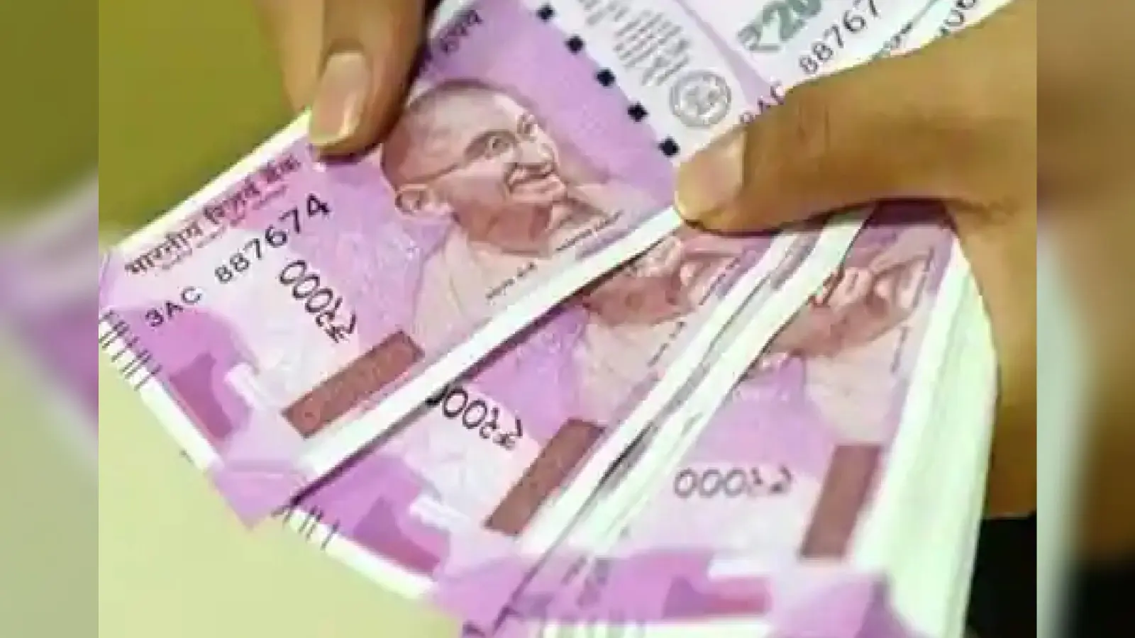 DA Hike : होली से पहले सरकारी कर्मचारियों का बढ़ा डीए, जानिए कितनी बढ़ेगी सैलरी