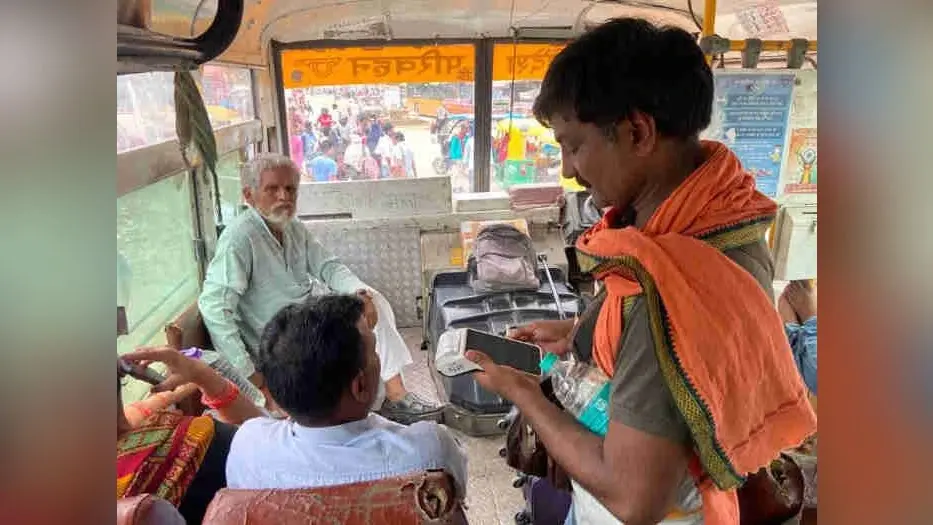 Good News: लखनऊ और गाजियाबाद की तरह गोरखपुर में भी कैशलेस हुआ रोडवेज बसों का सफर