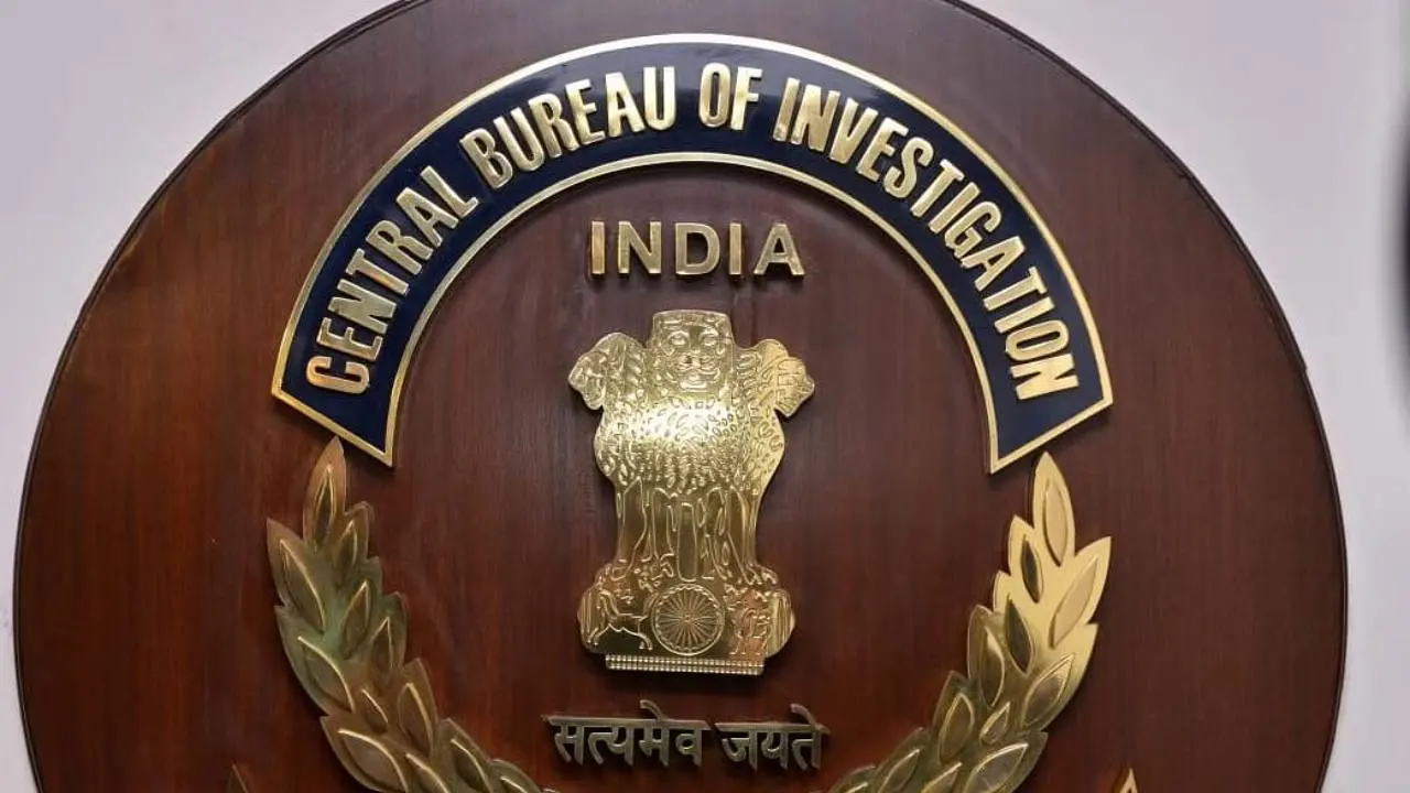 बिहार, झारखंड व दिल्ली के 12 ठिकानों पर CBI का छापा, राइट्स के जीएम सहित 3 गिरफ्तार, 65 लाख रुपये बरामद