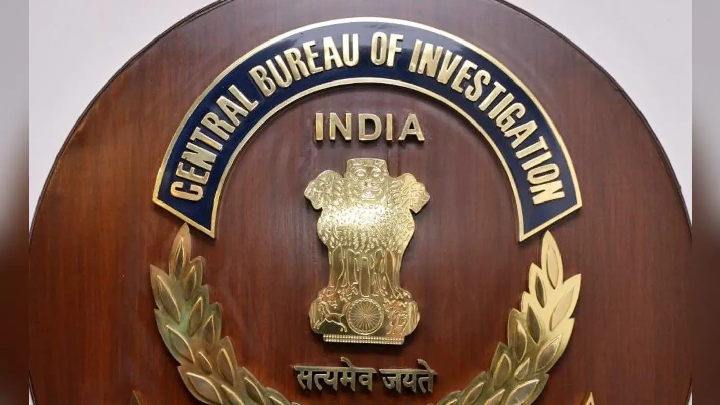 आय से अधिक संपत्ति मामला: दिल्ली, चंडीगढ़, गुरुग्राम समेत 19 ठिकानों पर CBI की रेड, 20 करोड़ रुपये नकद जब्त