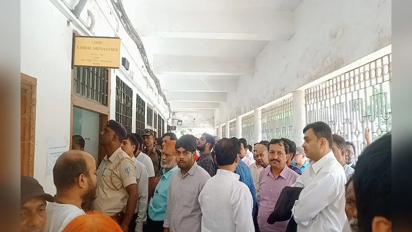 चारा घोटाला मामला : पूर्व विधायक गुलशन लाल आजमानी सहित 88 दोषी करार, 35 बरी
