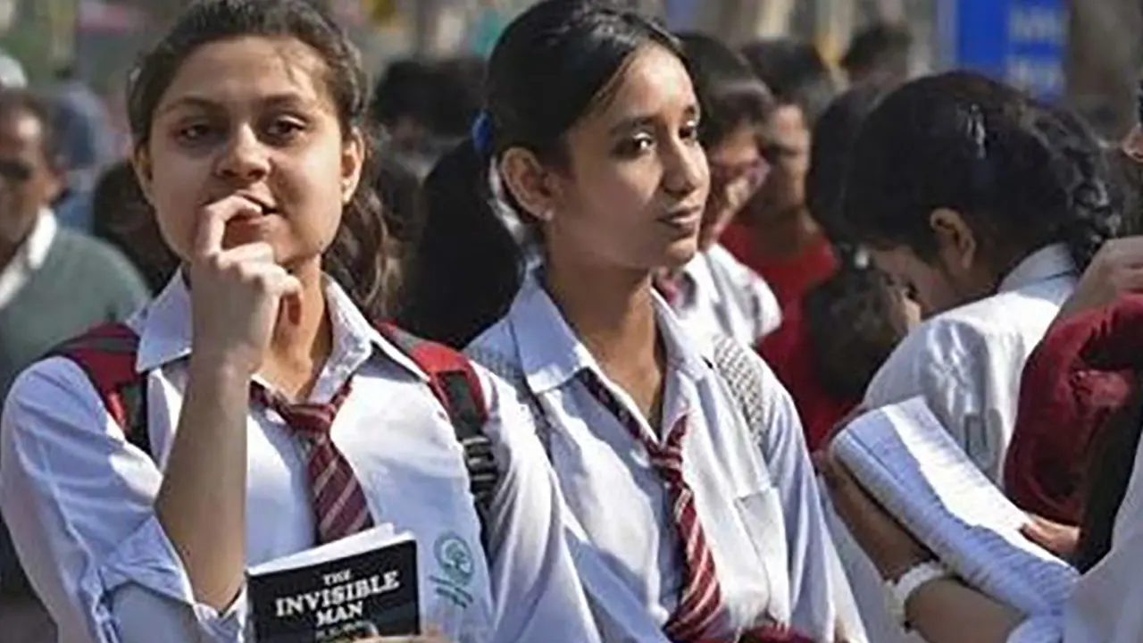 CBSE Exam 2021: 12वीं के प्रैक्टिकल परीक्षा का डेट और स्कूलों के लिए गाइडलाइन्स जारी, देखें किन नियमों का रखना होगा ध्यान