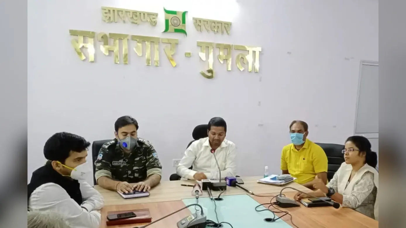 गुमला में एक की मौत के बाद प्रशासन सख्त, DC ने कहा- अफवाह फैलाने वाले जायेंगे जेल