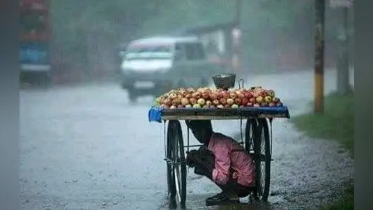 बिहार में बारिश बनी आफत, 13 जिलों में 6 लोगों की गयी जान, जानिए मौसम विभाग का अलर्ट..