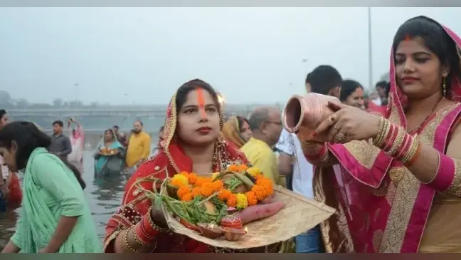 Chhath Vrat 2021 : सूर्य देव को सभी जानते हैं लेकिन छठी मैया कौन हैं ? यहां पढ़ें जवाब …