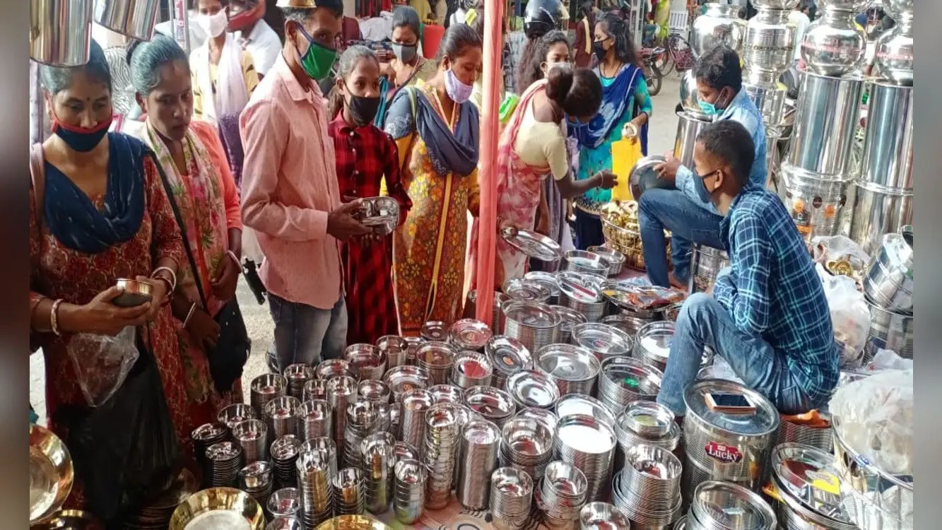 Dhanteras 2020 : दीपावली से पूर्व चाईबासा के बाजार में हुआ 8 करोड़ का कारोबार