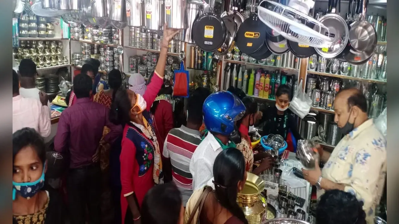 Bihar News: कोरोना के बाद पहली बार दुकानों में आयी रौनक, नवरात्र पर बाजार में होगी 900 करोड़ रुपये की धनवर्षा