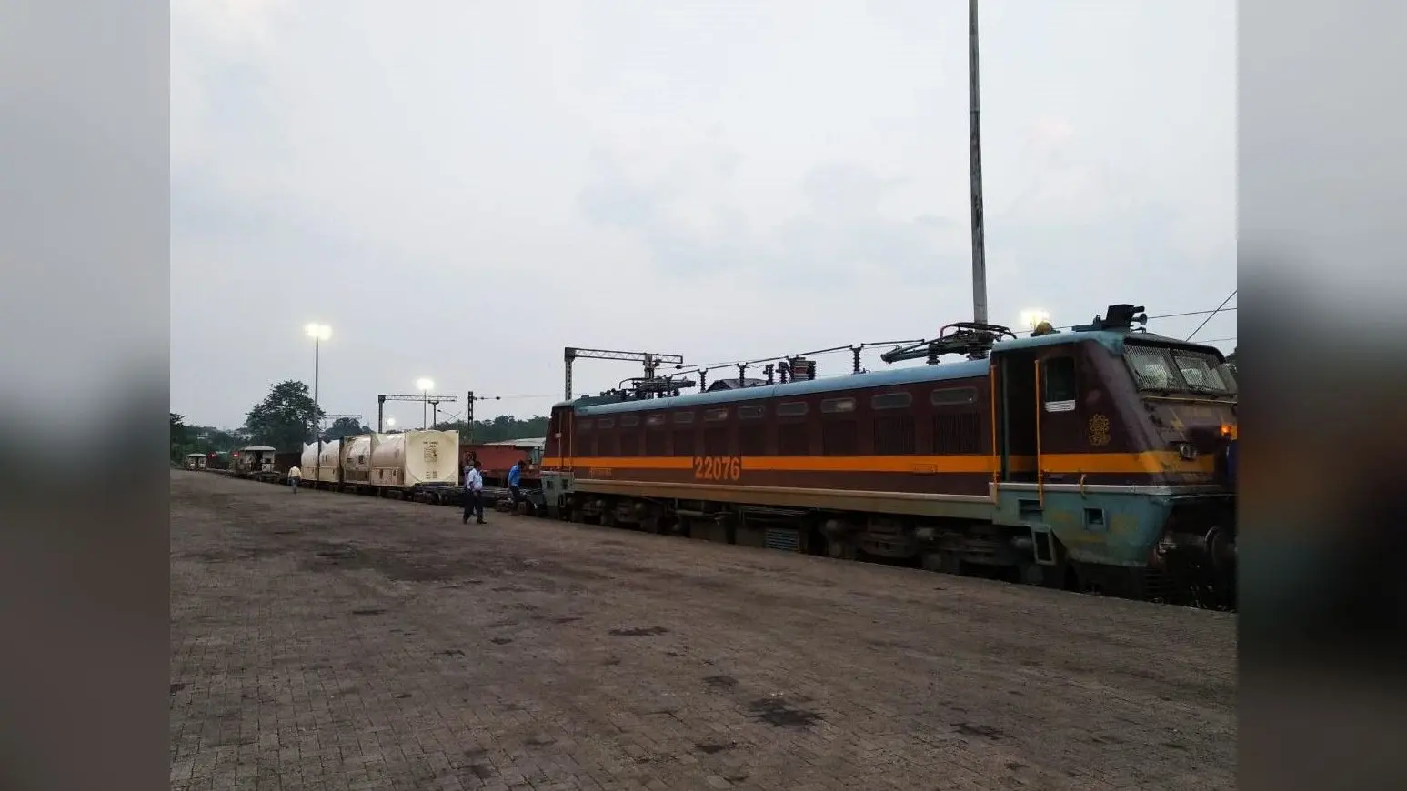 IRCTC/Indian Railways News : चक्रवाती तूफान यास के बावजूद चक्रधरपुर रेल मंडल ने देश के कई राज्यों को भेजी 110 से अधिक ऑक्सीजन एक्सप्रेस ट्रेनें