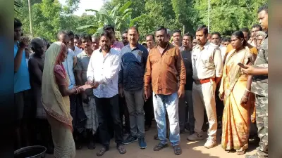Jharkhand: चाकुलिया में जंगली हाथी ने आंगन में पटक कर ली वृद्ध की जान, मिला मुआवजा