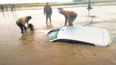 Bihar News: मरीज को लेकर जा रही कार नदी में डूबने लगी तो दौड़े ग्रामीण, सूझबूझ से पांच लोगों को बचाया