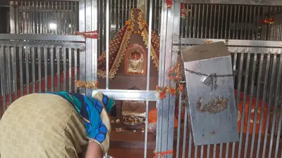 आगरा के चामुंडा देवी मंदिर मामले में अब नहीं होगा प्रदर्शन, जिला और रेलवे प्रशासन मिलकर सुलझाएंगे समस्या
