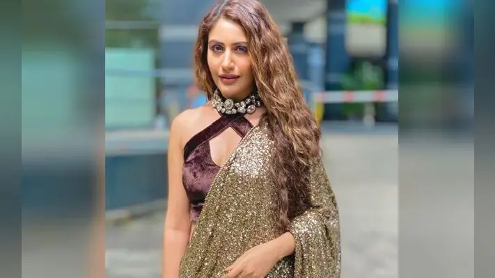 ‘Naagin’ एक्ट्रेस सुरभि चंदना के साड़ी लुक पर फिदा हुए फैंस, बोले- ऐसे देखोगी तो कैमरा…